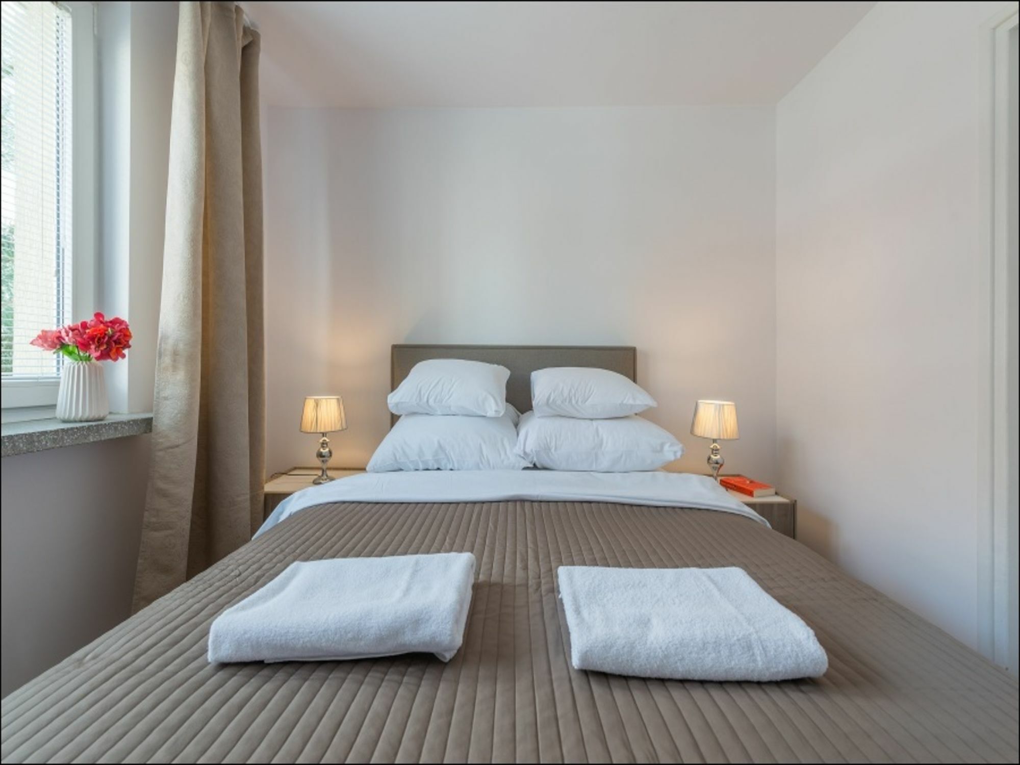P&O Serviced Apartments Pulawska Varşovia Exterior foto